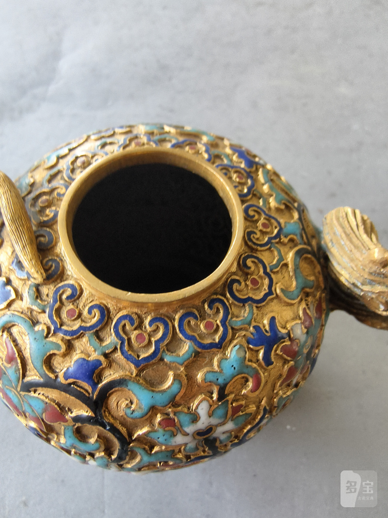 A fine gilt-bronze wine or teapot with champlevé decoration of lotus and foliage, the cover with a squirrel as knob - 图7